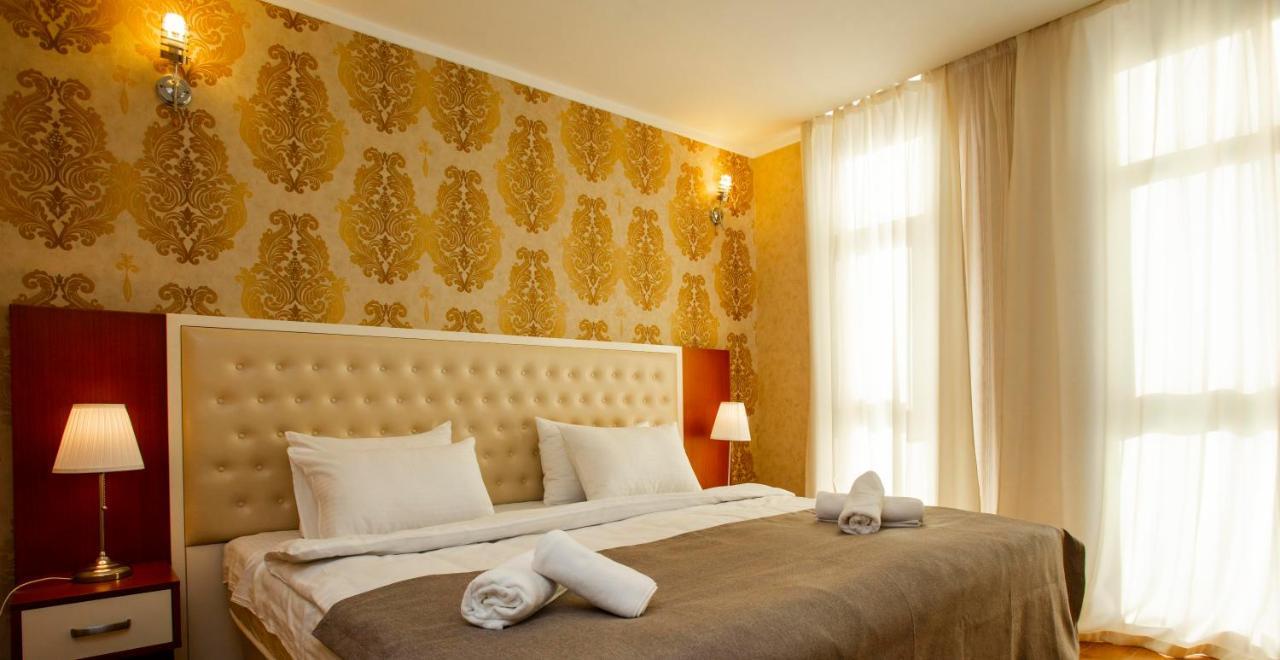 Holiday Lux Tower Batumi Esterno foto