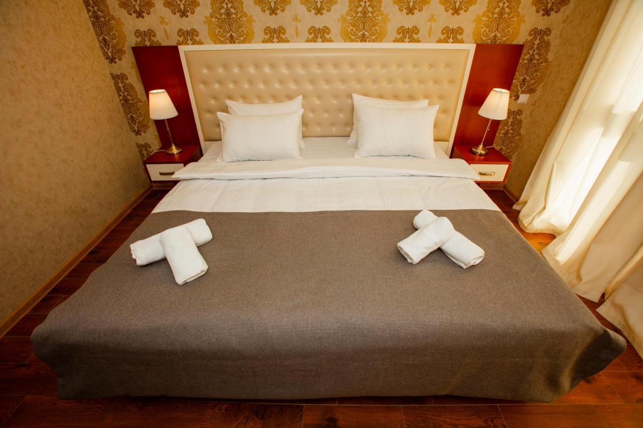 Holiday Lux Tower Batumi Esterno foto