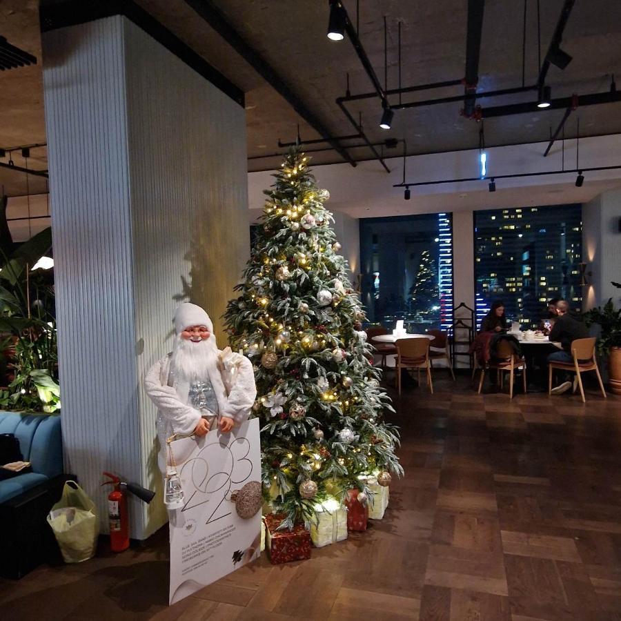 Holiday Lux Tower Batumi Esterno foto
