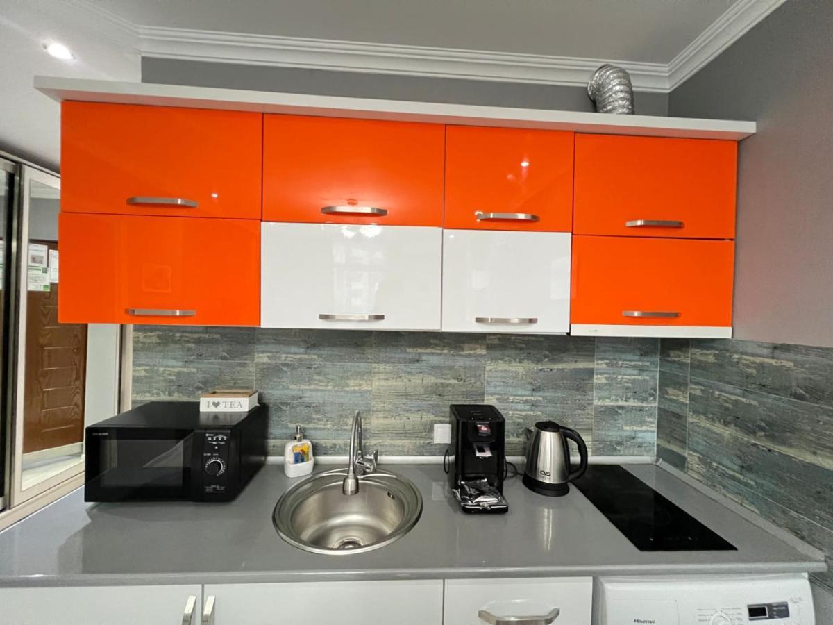 Holiday Lux Tower Batumi Esterno foto