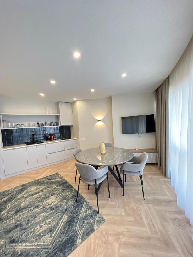 Holiday Lux Tower Batumi Esterno foto