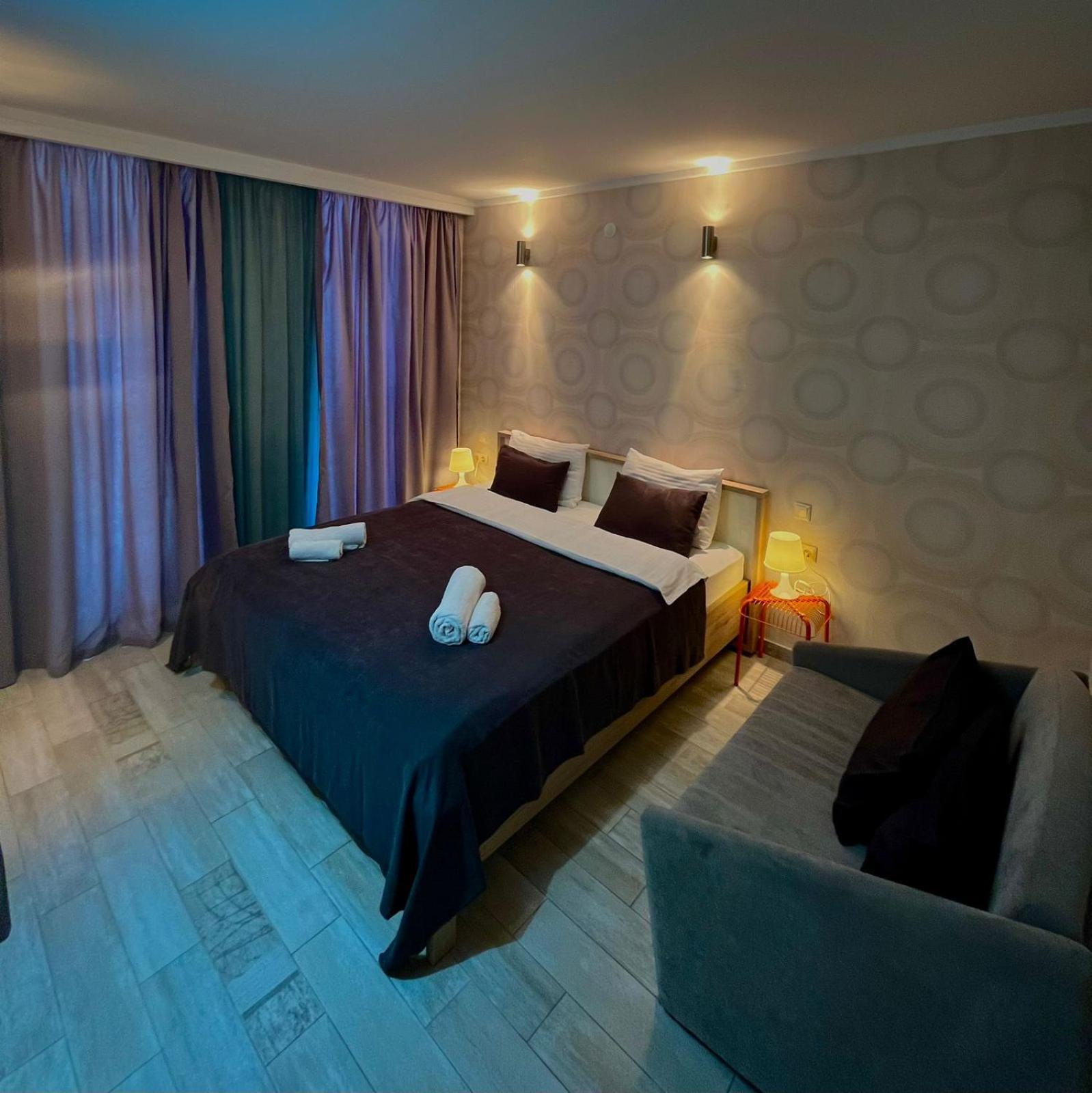 Holiday Lux Tower Batumi Esterno foto