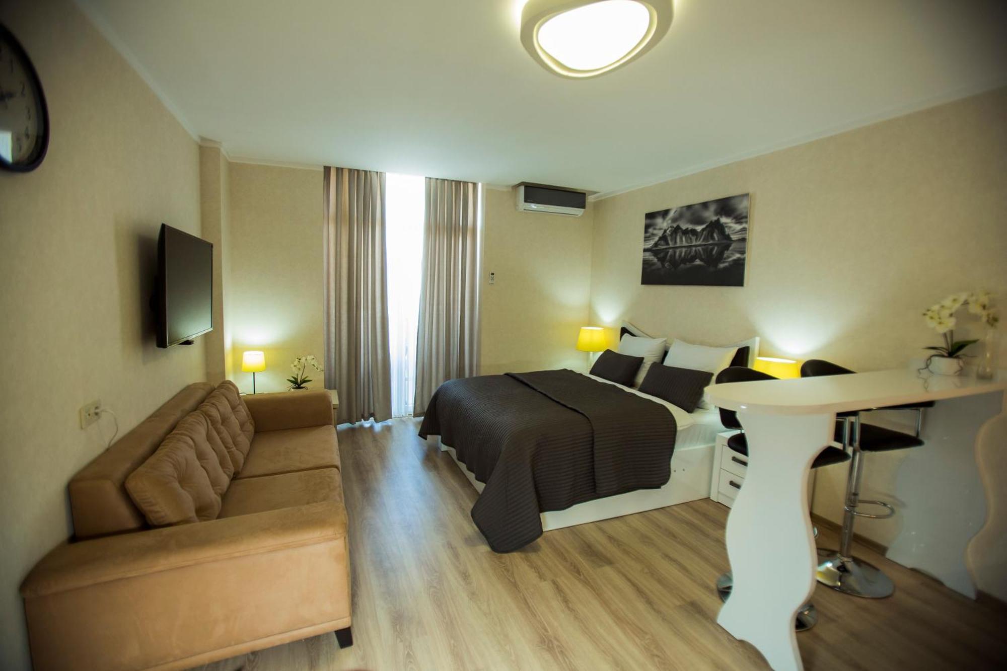 Holiday Lux Tower Batumi Esterno foto