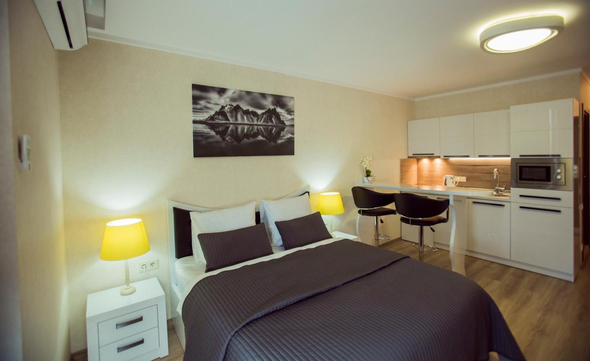 Holiday Lux Tower Batumi Esterno foto