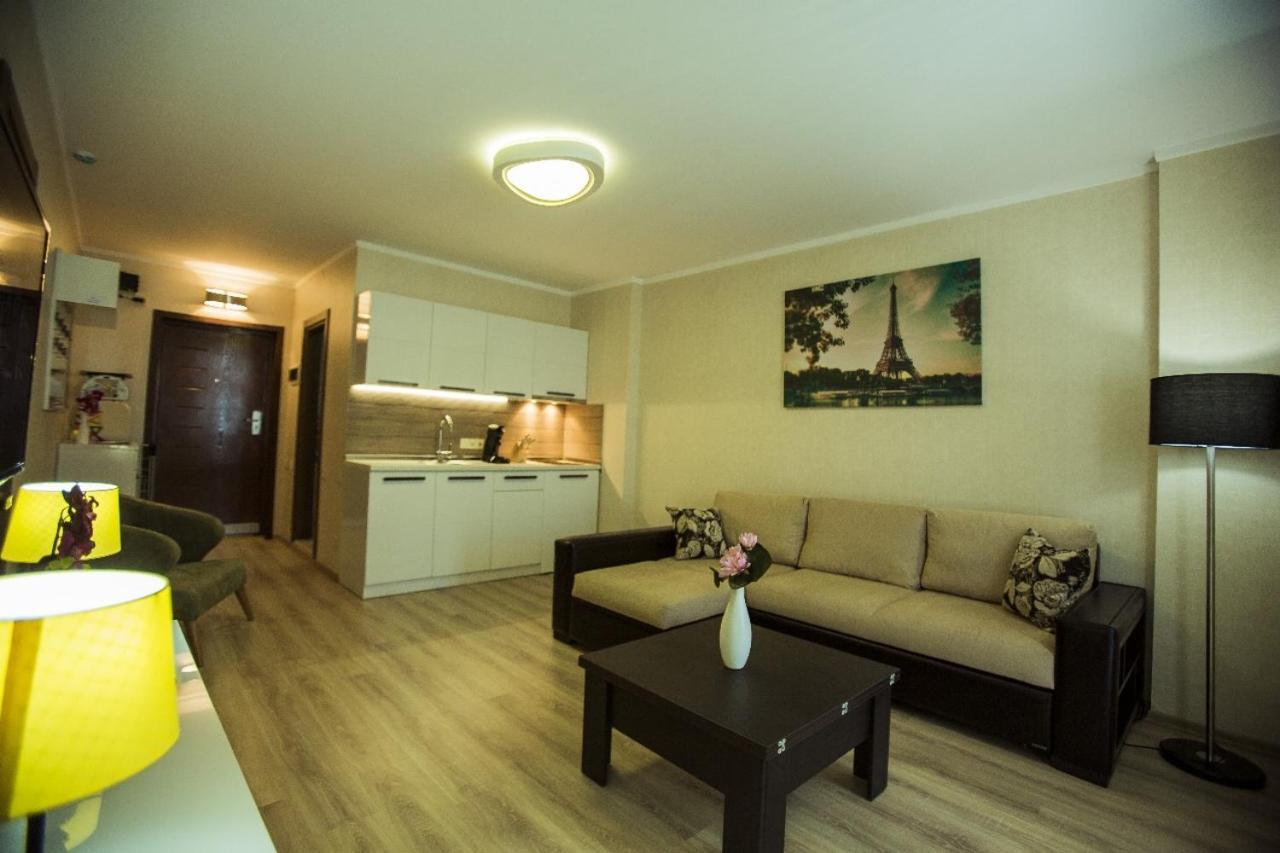 Holiday Lux Tower Batumi Esterno foto