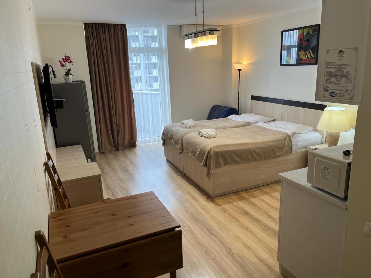 Holiday Lux Tower Batumi Esterno foto